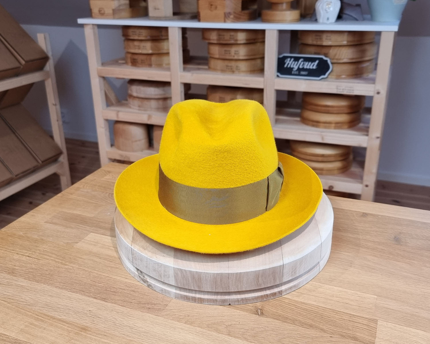 FLOKI FEDORA | RABBIT DELUXE VELOUR FELT | MUSTARD COLOR | SIZE 60, US 7 1/2