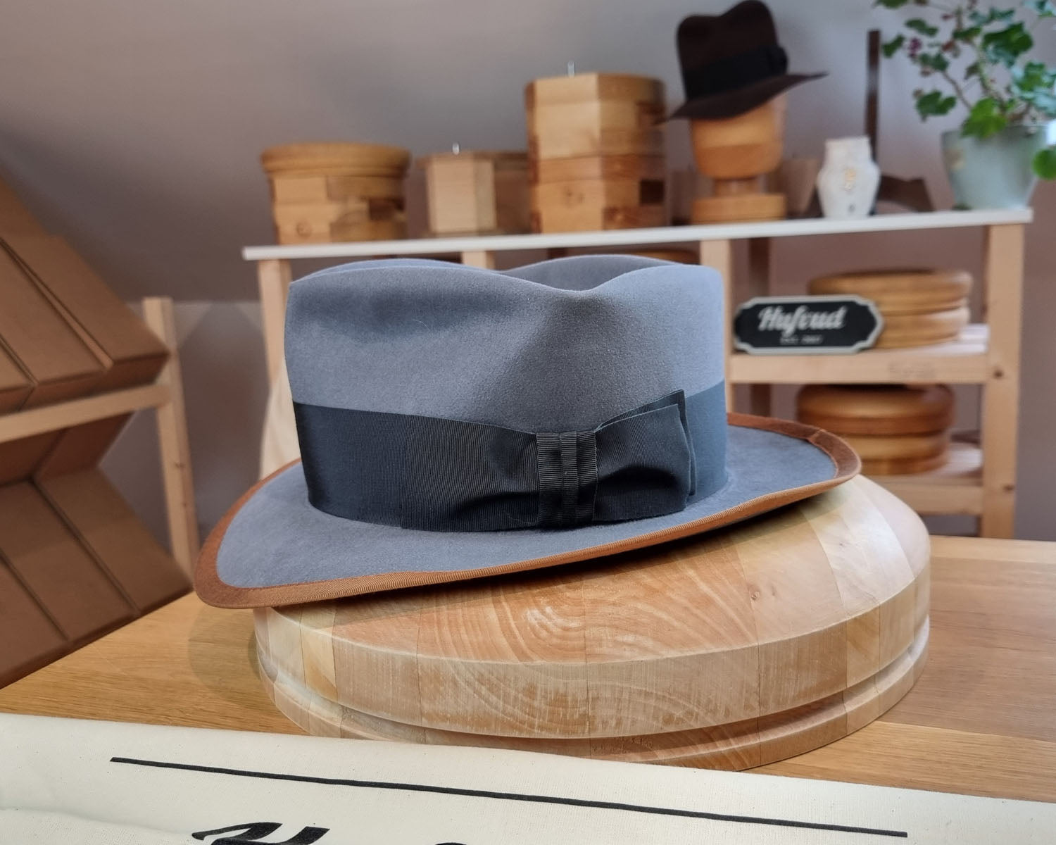 FOUR POINT CROWN FEDORA | BEAVER HUNDRED | LIMITED EDITION GRAY COLOR | SIZE 61, US 7 5/8