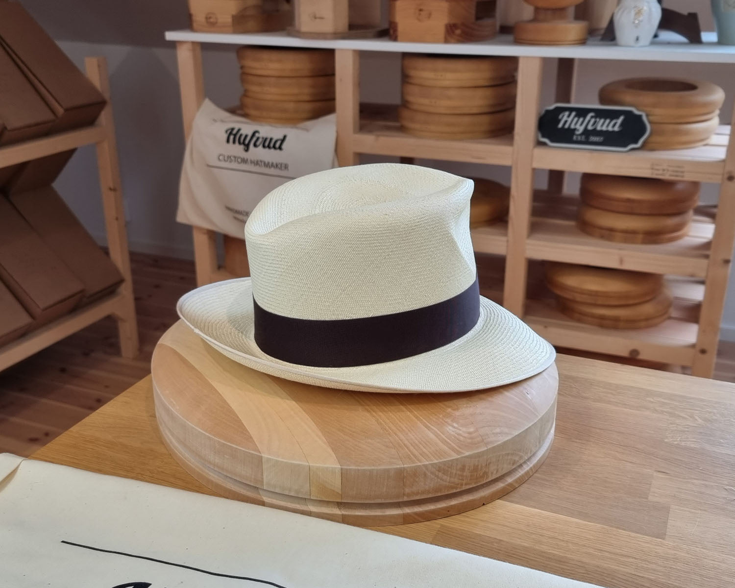 LEIFUR Lucky FEDORA | HAND WOVEN ECUADORIAN STRAW | CUENCA GRADE TWENTY | NATURAL COLOR | SIZE 59, US 7 3/8