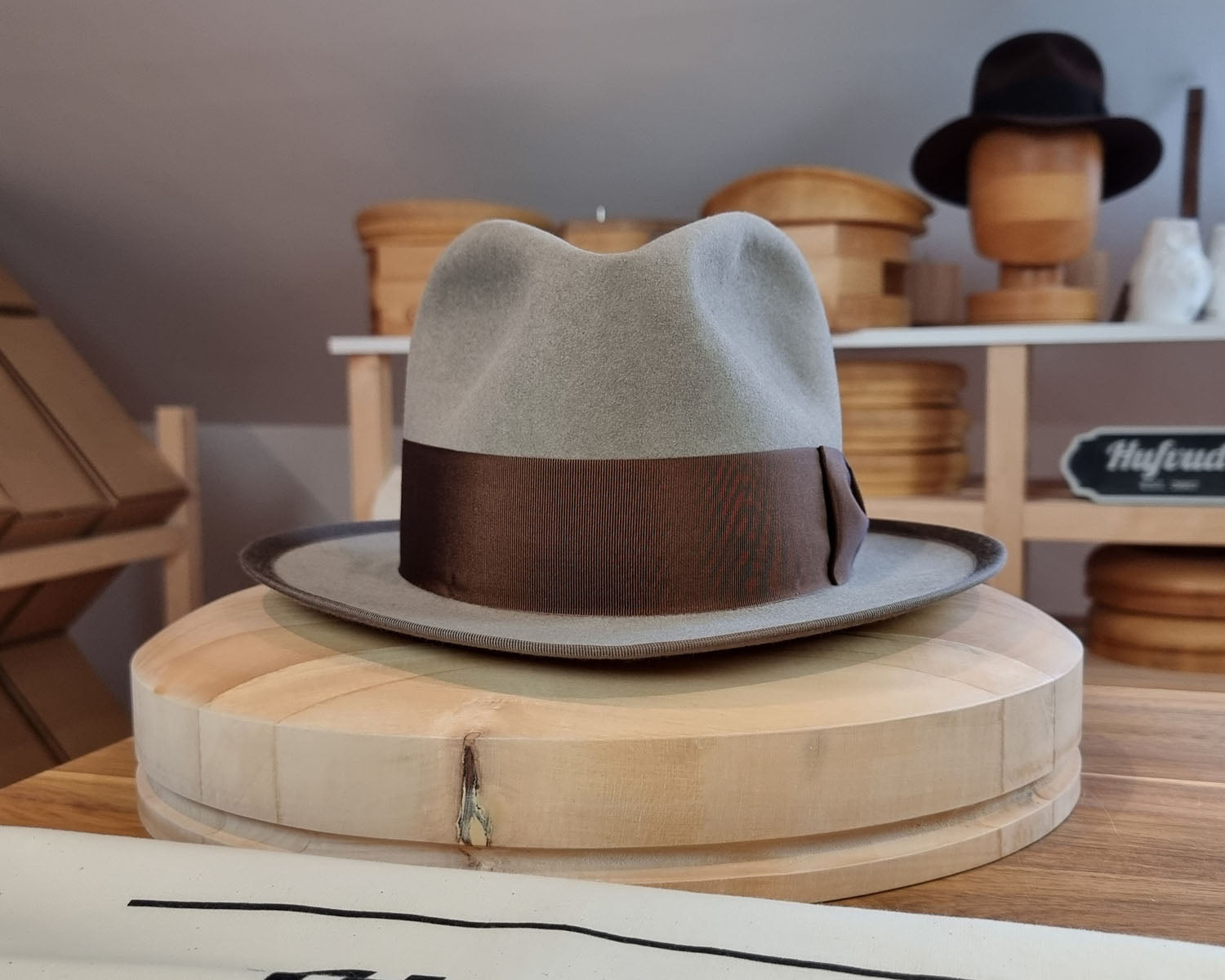 CAGNEY FEDORA | BEAVER FIFTY | STONE COLOR | SIZE 59, US 7 3/8