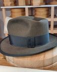 ABRAMS 'Thin Man 1936' | BEAVER FIFTY | OLIVE GREEN COLOR | SIZE 59, US 7 3/8 - Hufvud