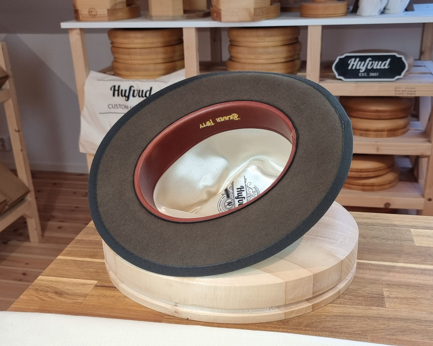 ABRAMS 'Thin Man 1936' | BEAVER FIFTY | OLIVE GREEN COLOR | SIZE 59, US 7 3/8 - Hufvud