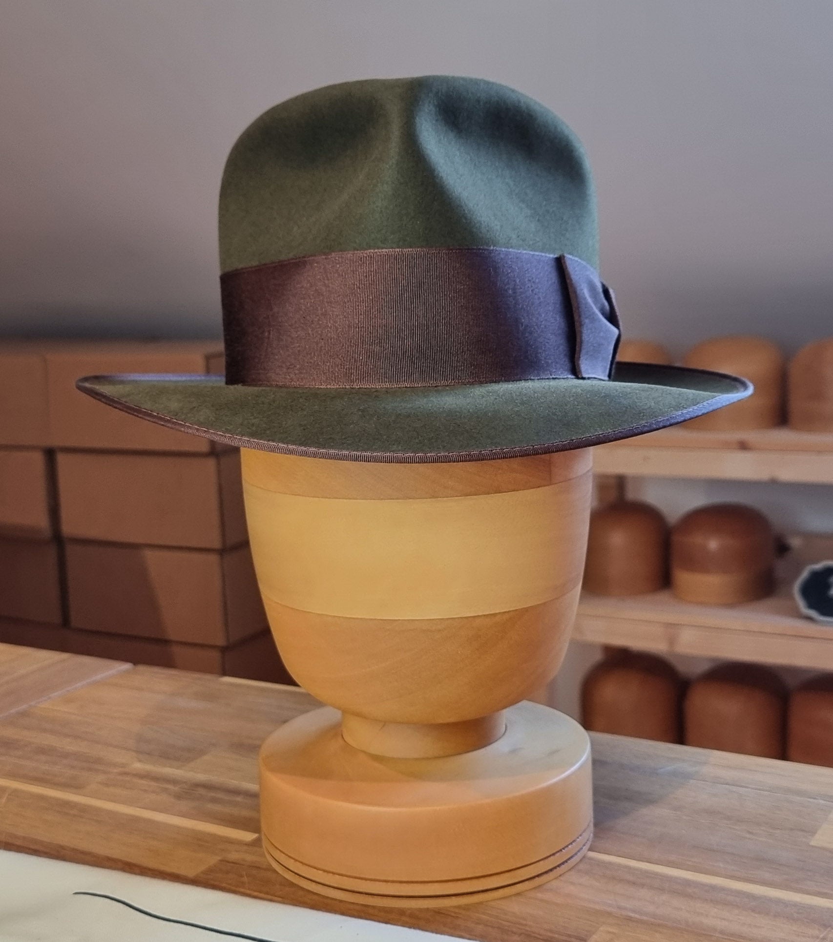 BOGART FEDORA | BEAVER HUNDRED | MOSS GREEN COLOR | THE BOOTLEGGER HERITAGE WEAVE HATBAND | MULTIPLE SIZES AVAILABLE - Hufvud