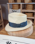 BOGART FEDORA | HAND WOVEN ECUADORIAN STRAW | NATURAL COLOR | CUENCA GRADE EIGHT | SIZE 60, US 7 1/2 - Hufvud