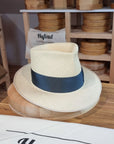 BOGART FEDORA | HAND WOVEN ECUADORIAN STRAW | NATURAL COLOR | CUENCA GRADE EIGHT | SIZE 60, US 7 1/2 - Hufvud