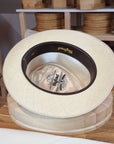 BOGART FEDORA | HAND WOVEN ECUADORIAN STRAW | NATURAL COLOR | CUENCA GRADE EIGHT | SIZE 60, US 7 1/2 - Hufvud