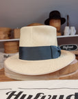 BOGART FEDORA | HAND WOVEN ECUADORIAN STRAW | NATURAL COLOR | CUENCA GRADE EIGHT | SIZE 60, US 7 1/2 - Hufvud