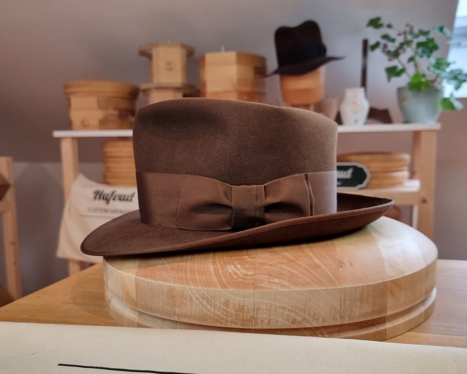 BOGART Maltese Falcon Crease FEDORA | SABLE BROWN COLOR | 30X BEAVER BLEND | SIZE 56, US 7 - Hufvud