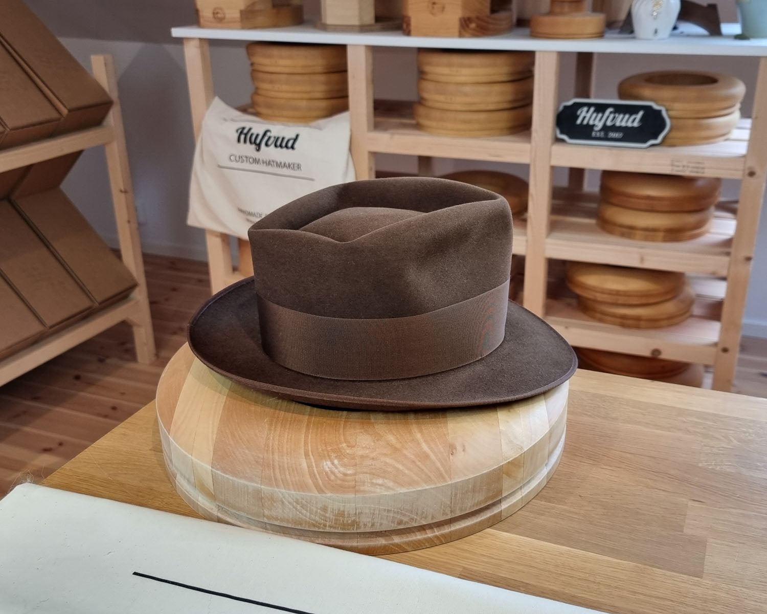 BOGART Maltese Falcon Crease FEDORA | SABLE BROWN COLOR | 30X BEAVER BLEND | SIZE 56, US 7 - Hufvud