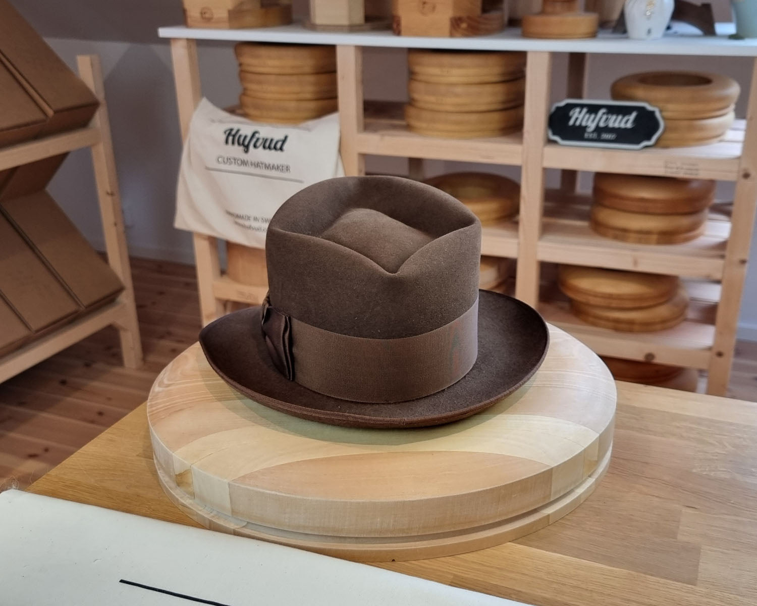 BOGART Maltese Falcon Crease FEDORA | SABLE BROWN COLOR | 30X BEAVER BLEND | SIZE 56, US 7 - Hufvud