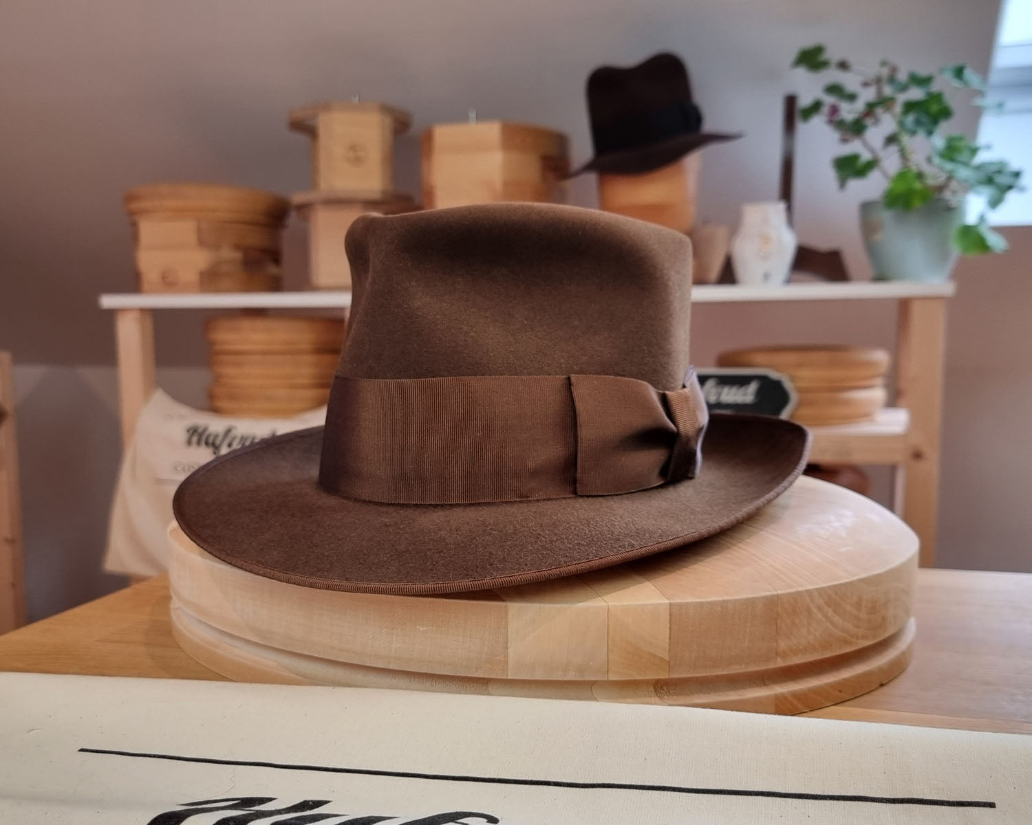 BOGART Maltese Falcon Crease FEDORA | SABLE BROWN COLOR | 30X BEAVER BLEND | SIZE 56, US 7 - Hufvud