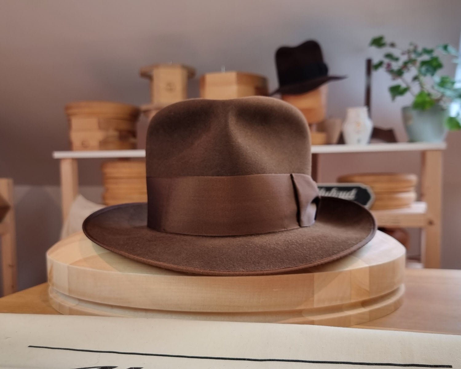 BOGART Maltese Falcon Crease FEDORA | SABLE BROWN COLOR | 30X BEAVER BLEND | SIZE 56, US 7 - Hufvud