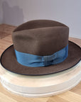 CAGNEY FEDORA | 30X BEAVER BLEND | SABLE BROWN | SIZE 60, US 7 1/2