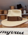 CAGNEY FEDORA | HAND WOVEN ECUADORIAN STRAW | NATURAL COLOR | SIZE 57, US 7 1/8 - Hufvud