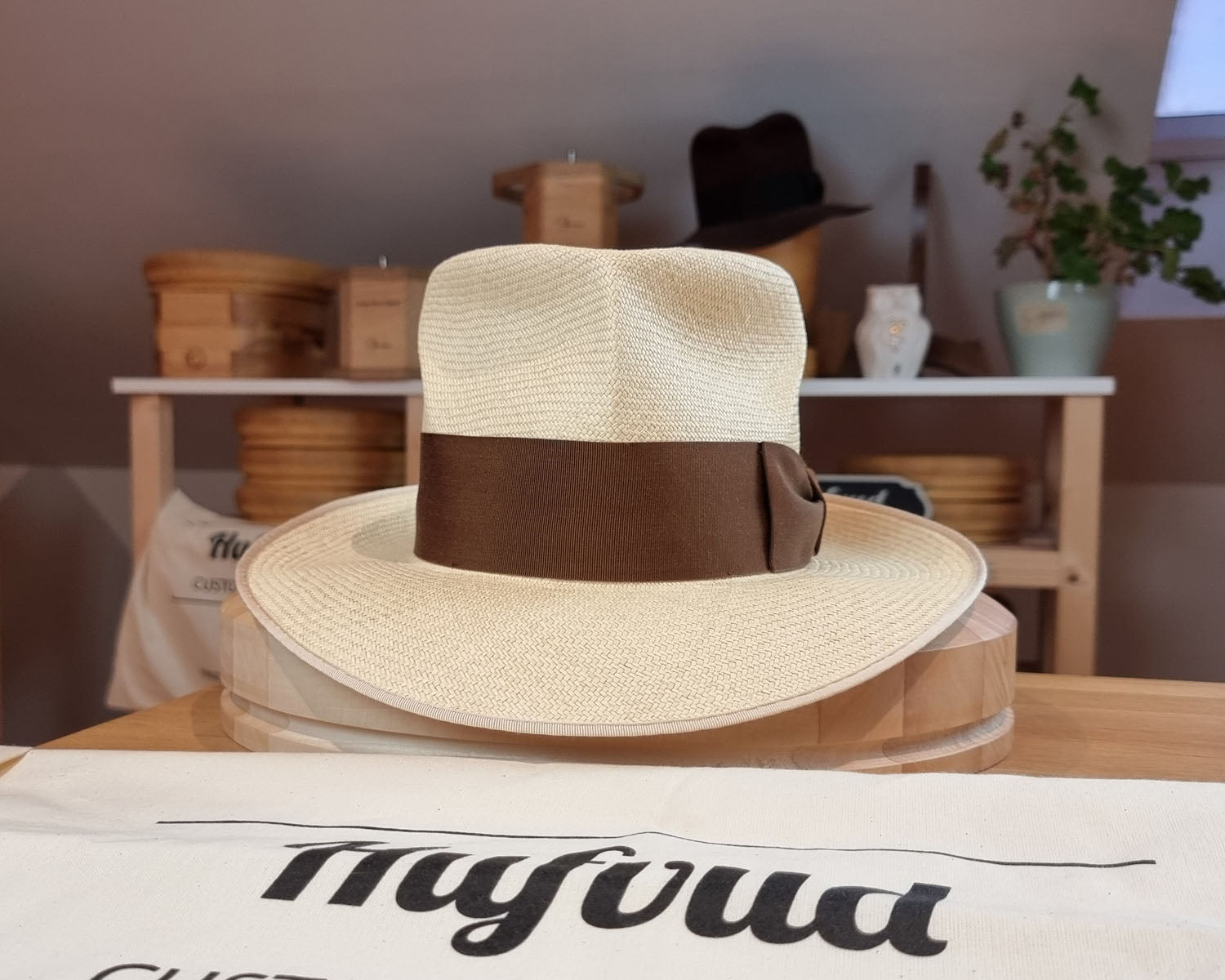CAGNEY FEDORA | HAND WOVEN ECUADORIAN STRAW | NATURAL COLOR | SIZE 57, US 7 1/8 - Hufvud