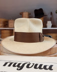 CAGNEY FEDORA | HAND WOVEN ECUADORIAN STRAW | NATURAL COLOR | SIZE 57, US 7 1/8 - Hufvud