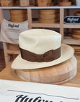 CAGNEY FEDORA | HAND WOVEN ECUADORIAN STRAW | NATURAL COLOR | SIZE 57, US 7 1/8 - Hufvud