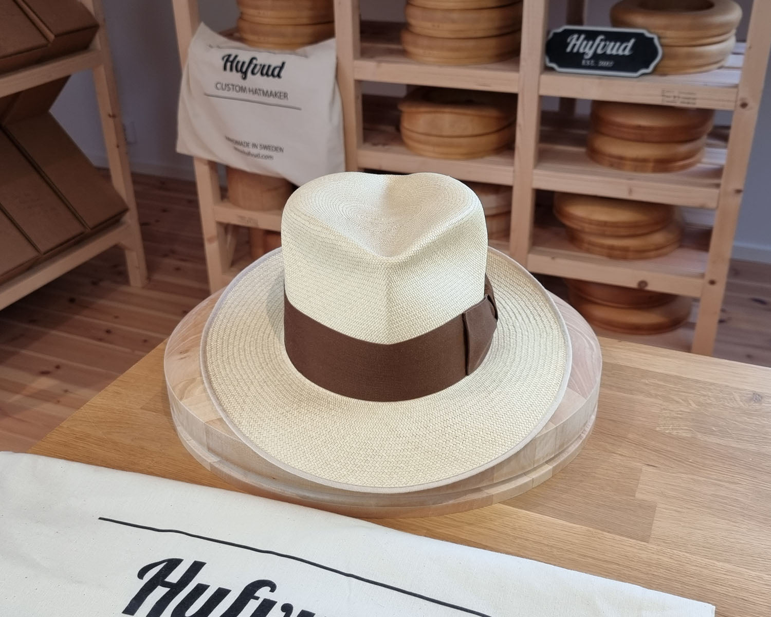 CAGNEY FEDORA | HAND WOVEN ECUADORIAN STRAW | NATURAL COLOR | SIZE 58, US 7 1/4 - Hufvud