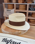 CAGNEY FEDORA | HAND WOVEN ECUADORIAN STRAW | NATURAL COLOR | SIZE 58, US 7 1/4 - Hufvud