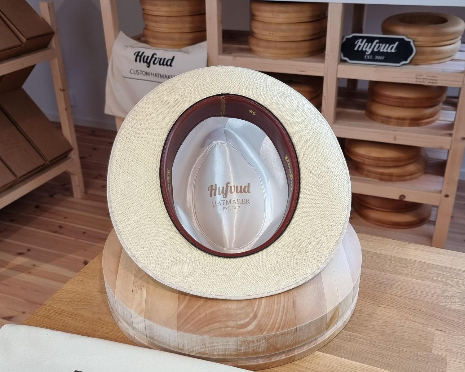 CAGNEY FEDORA | HAND WOVEN ECUADORIAN STRAW | NATURAL COLOR | SIZE 58, US 7 1/4 - Hufvud