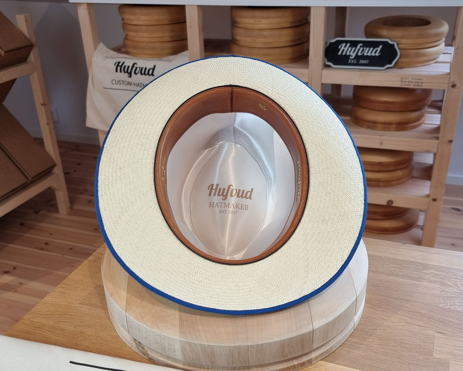 CAGNEY FEDORA | HAND WOVEN ECUADORIAN STRAW | NATURAL COLOR | SIZE 59, US 7 3/8 - Hufvud