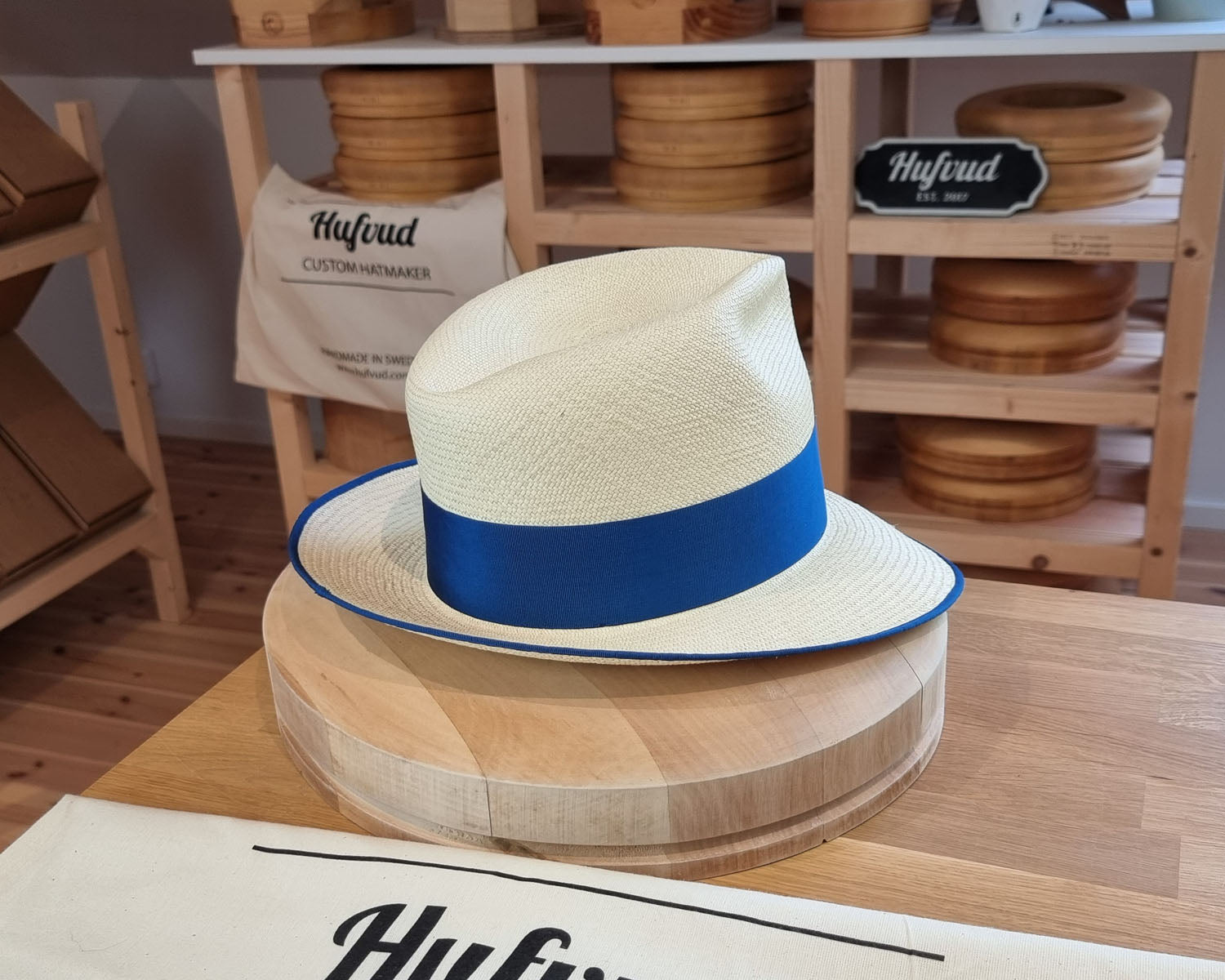 CAGNEY FEDORA | HAND WOVEN ECUADORIAN STRAW | NATURAL COLOR | SIZE 59, US 7 3/8 - Hufvud