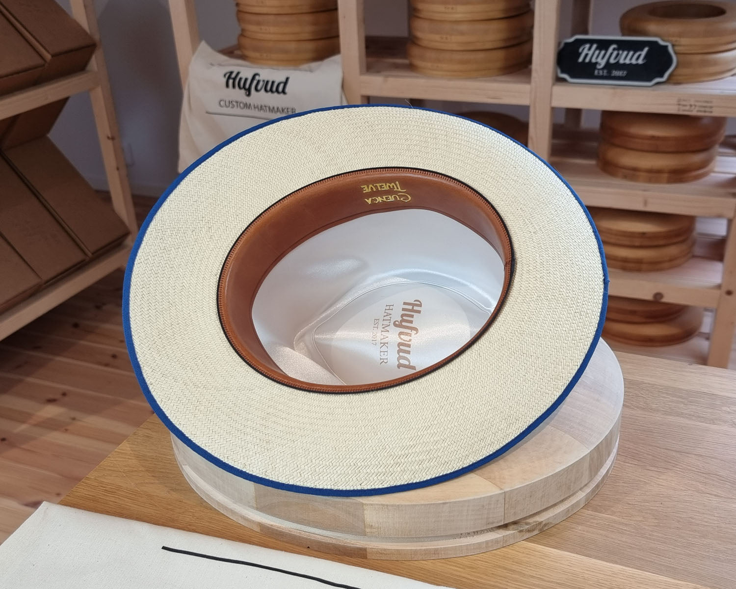 CAGNEY FEDORA | HAND WOVEN ECUADORIAN STRAW | NATURAL COLOR | SIZE 59, US 7 3/8 - Hufvud