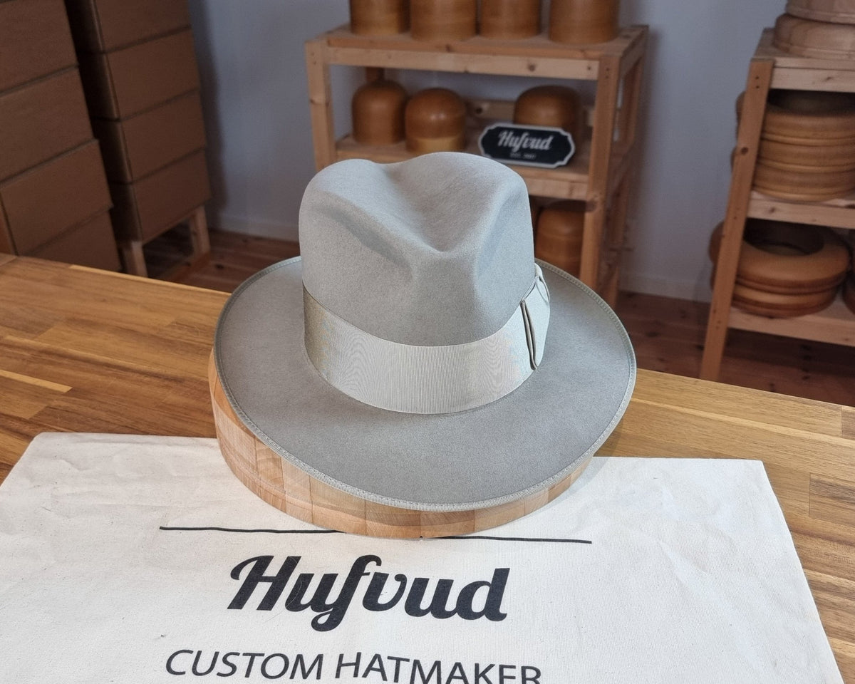 FLOKI FEDORA | BEAVER FIFTY BLEND | DOVE GRAY COLOR | MULTIPLE SIZES AVAILABLE - Hufvud