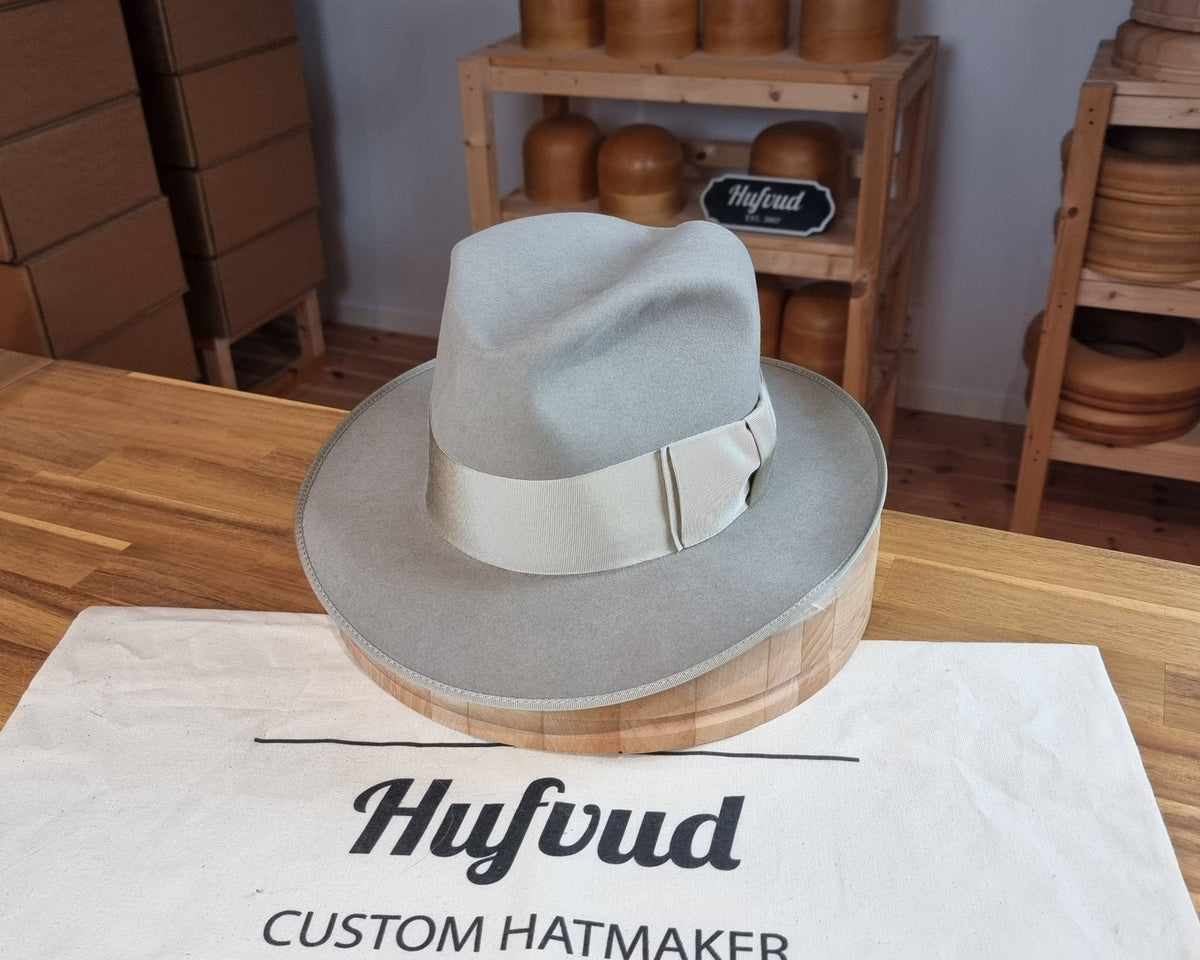 FLOKI FEDORA | BEAVER FIFTY BLEND | DOVE GRAY COLOR | MULTIPLE SIZES AVAILABLE - Hufvud