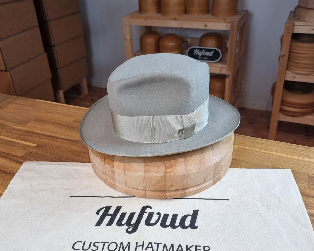 FLOKI FEDORA | BEAVER FIFTY BLEND | DOVE GRAY COLOR | MULTIPLE SIZES AVAILABLE - Hufvud