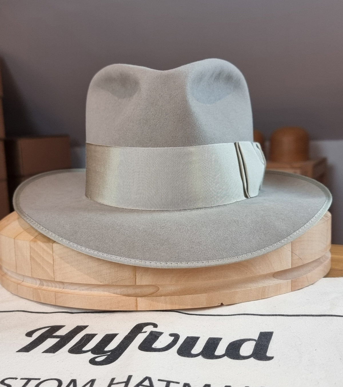 FLOKI FEDORA | BEAVER FIFTY BLEND | DOVE GRAY COLOR | MULTIPLE SIZES AVAILABLE - Hufvud