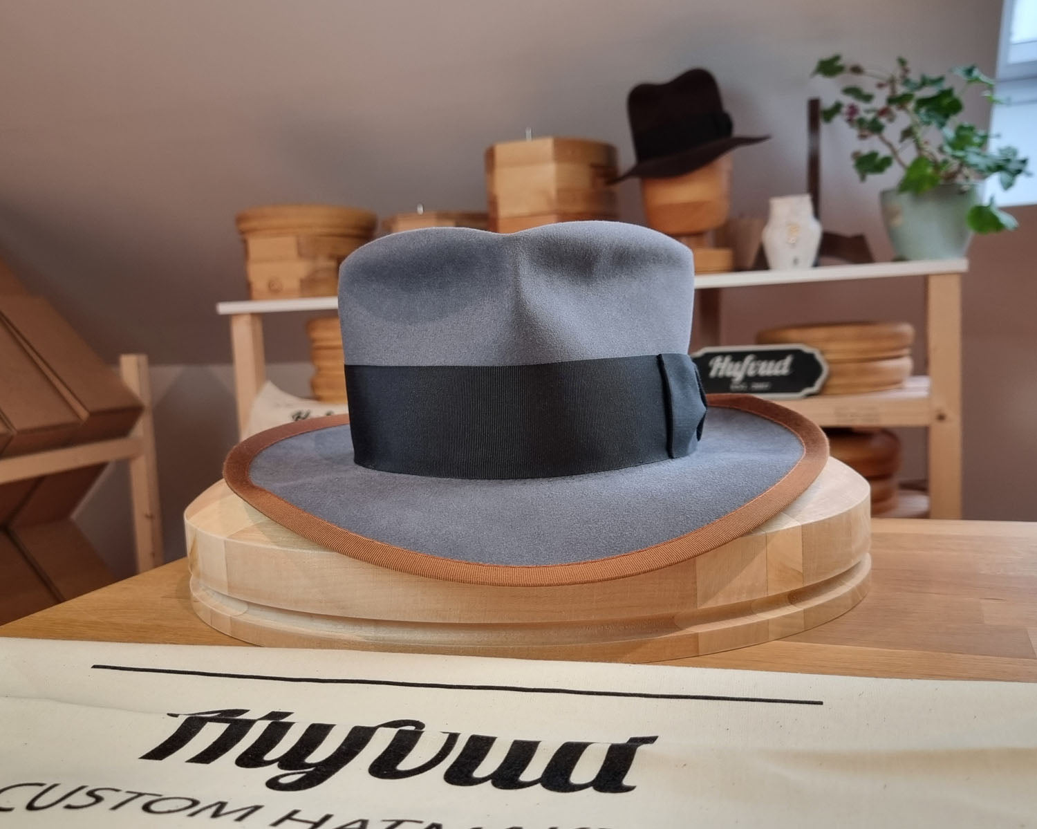 FOUR POINT CROWN FEDORA | BEAVER HUNDRED | LIMITED EDITION GRAY COLOR | SIZE 61, US 7 5/8 - Hufvud