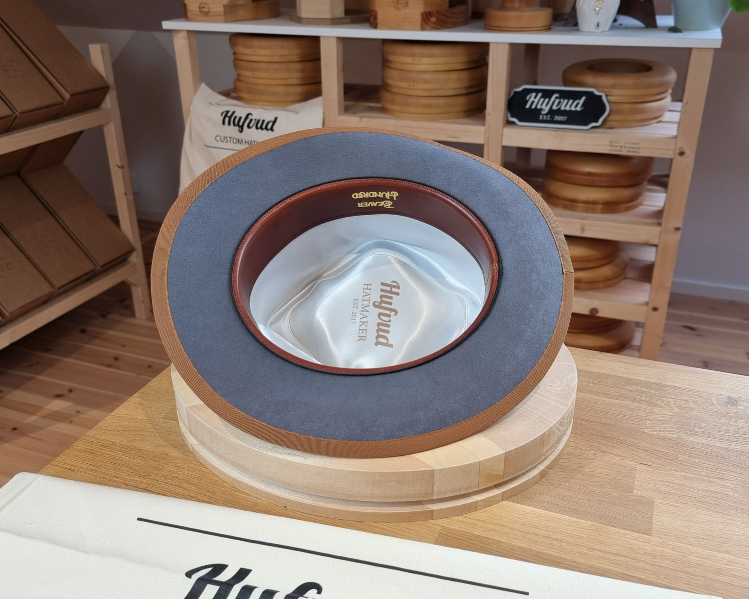 FOUR POINT CROWN FEDORA | BEAVER HUNDRED | LIMITED EDITION GRAY COLOR | SIZE 61, US 7 5/8 - Hufvud