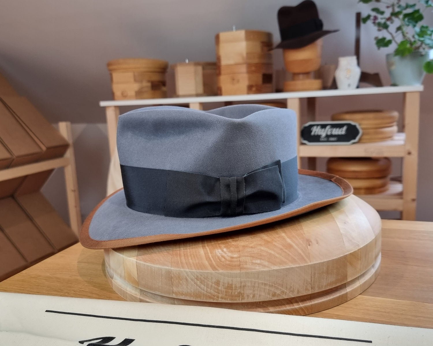 FOUR POINT CROWN FEDORA | BEAVER HUNDRED | LIMITED EDITION GRAY COLOR | SIZE 61, US 7 5/8 - Hufvud
