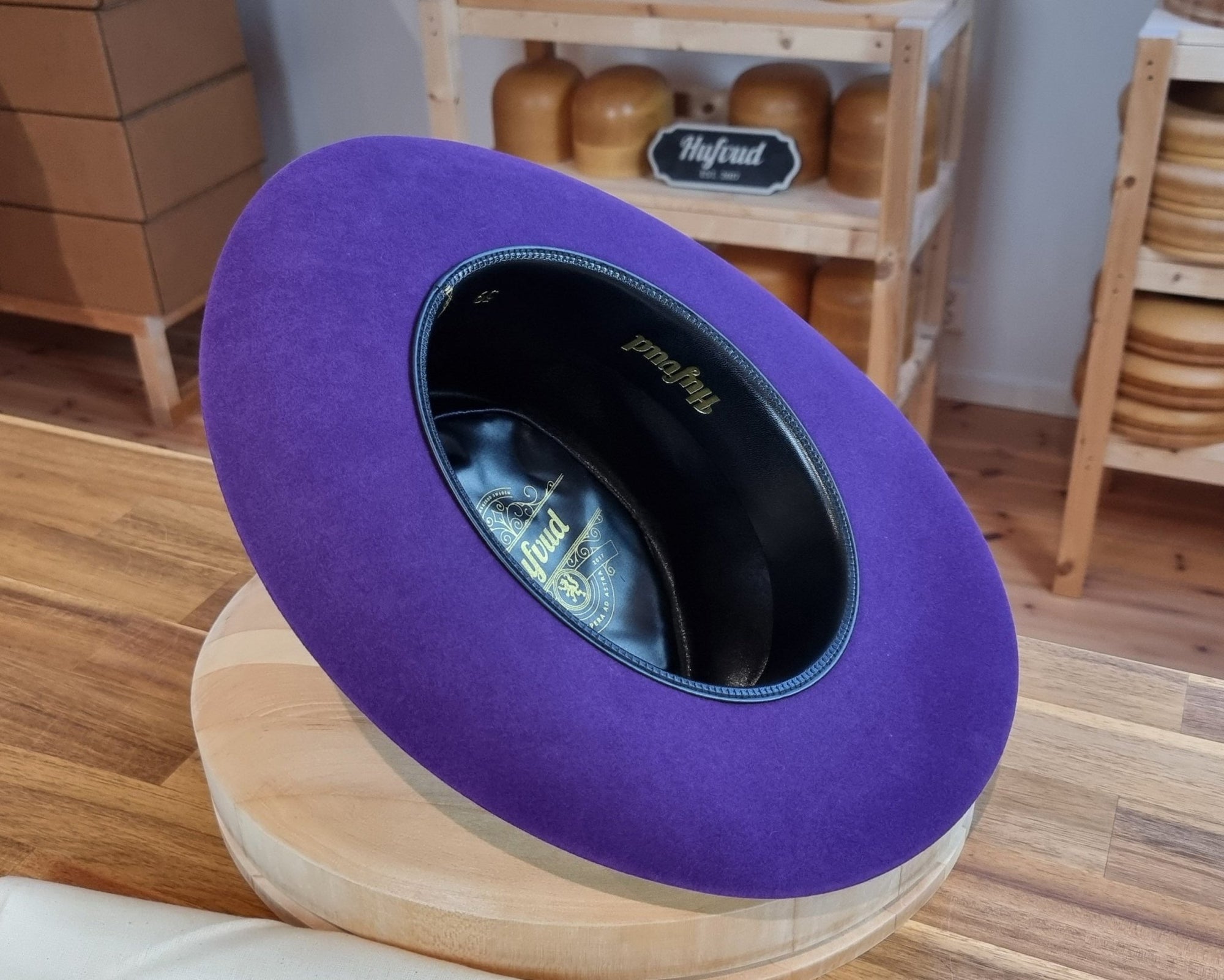 JOKER FEDORA | DELUXE BLEND | PURPLE COLOR | MULTIPLE SIZES AVAILABLE - Hufvud