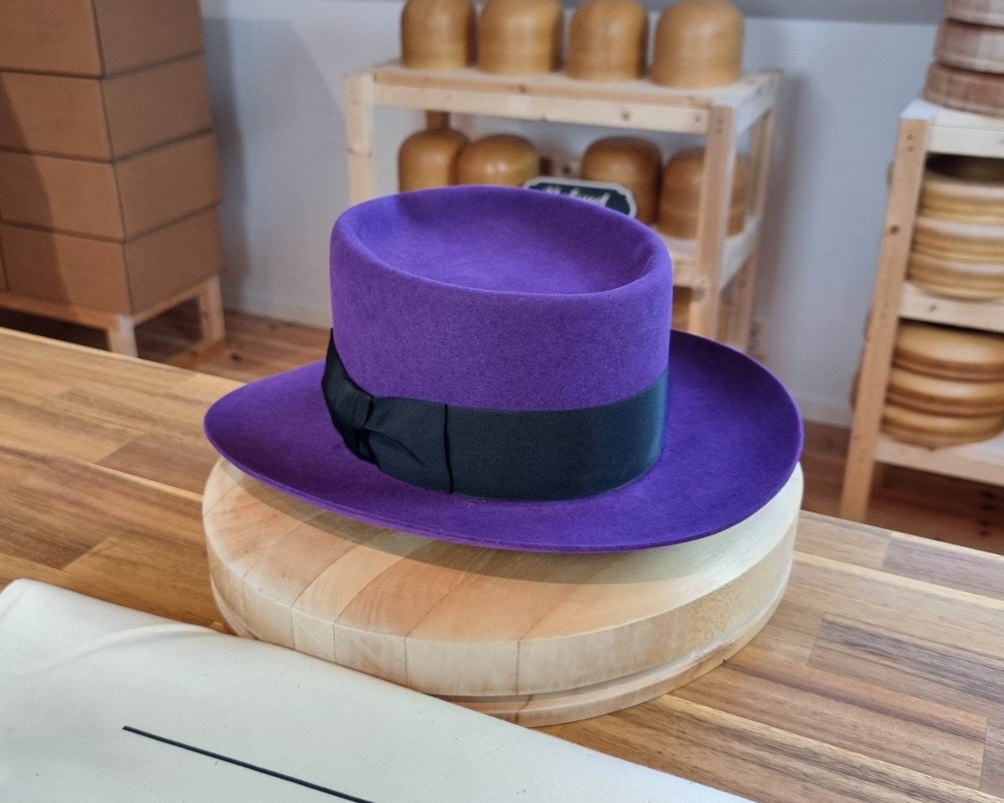 JOKER FEDORA | DELUXE BLEND | PURPLE COLOR | MULTIPLE SIZES AVAILABLE - Hufvud