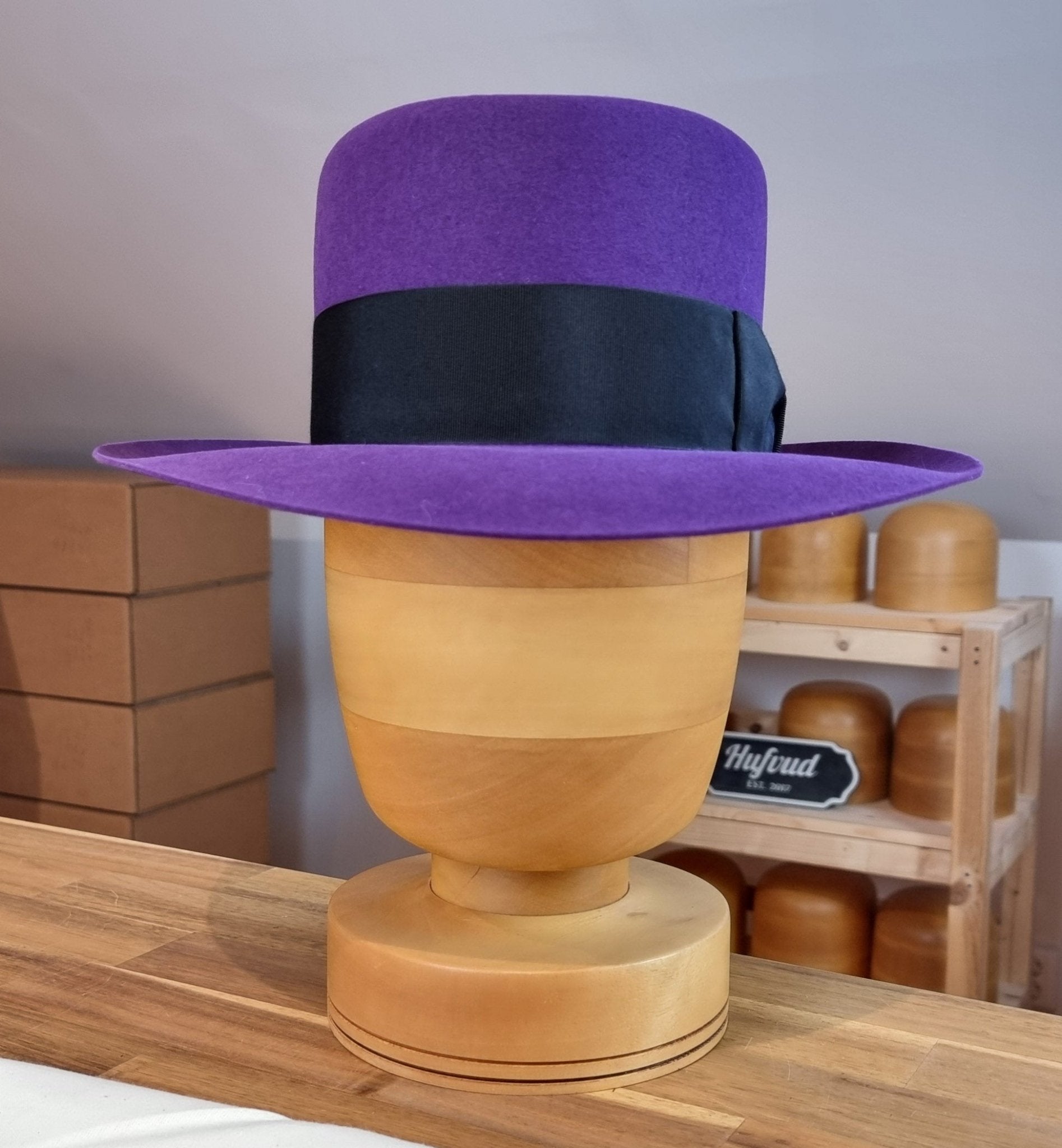 JOKER FEDORA | DELUXE BLEND | PURPLE COLOR | MULTIPLE SIZES AVAILABLE - Hufvud