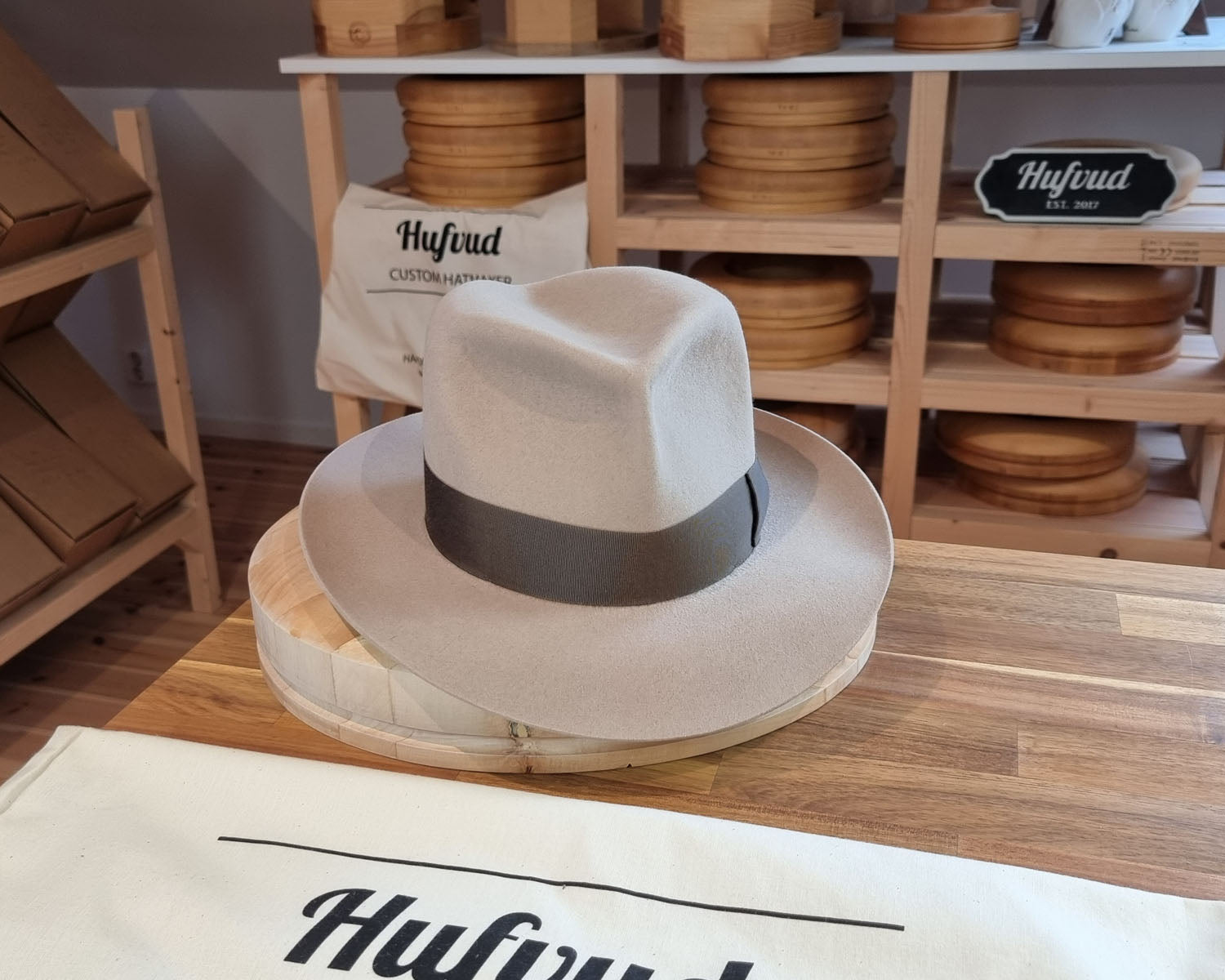 LEIFUR Adventure FEDORA | 5X BEAVER | LIGHT FAWN COLOR | WESTERN WEIGHT | SIZE 58, US 7 1/4 - Hufvud