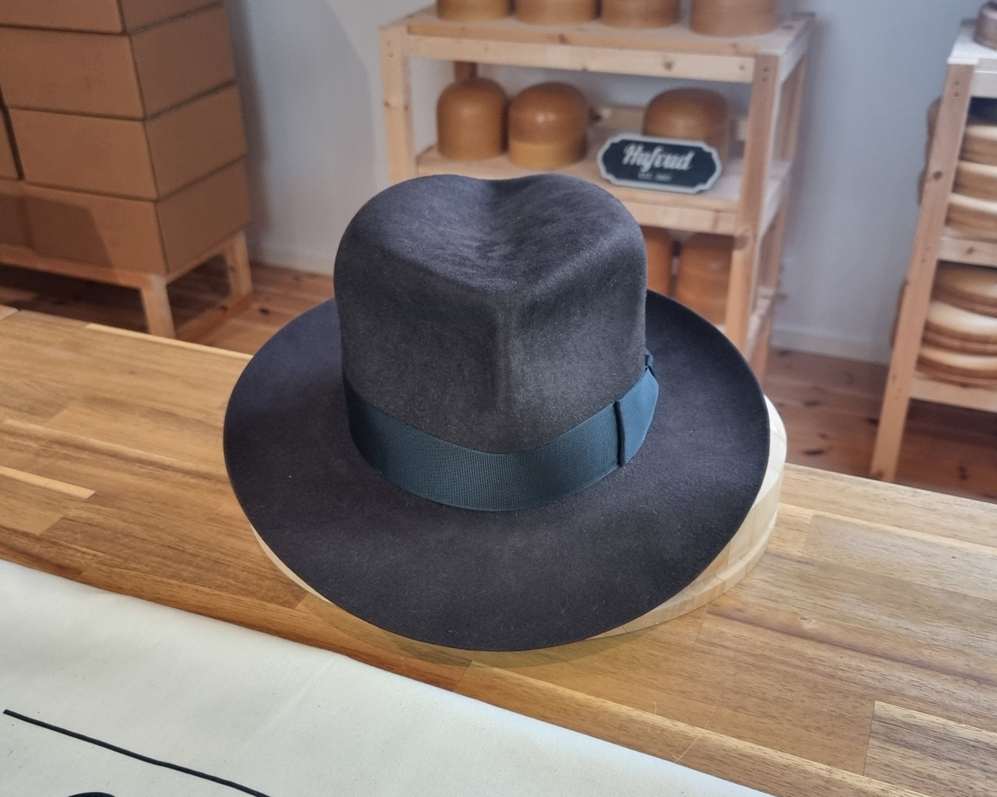 LEIFUR Adventure FEDORA | BEAVER HUNDRED | DARK BROWN COLOR LIMITED EDITION | WESTERN WEIGHT | SIZE 59, US 7 3/8 - Hufvud