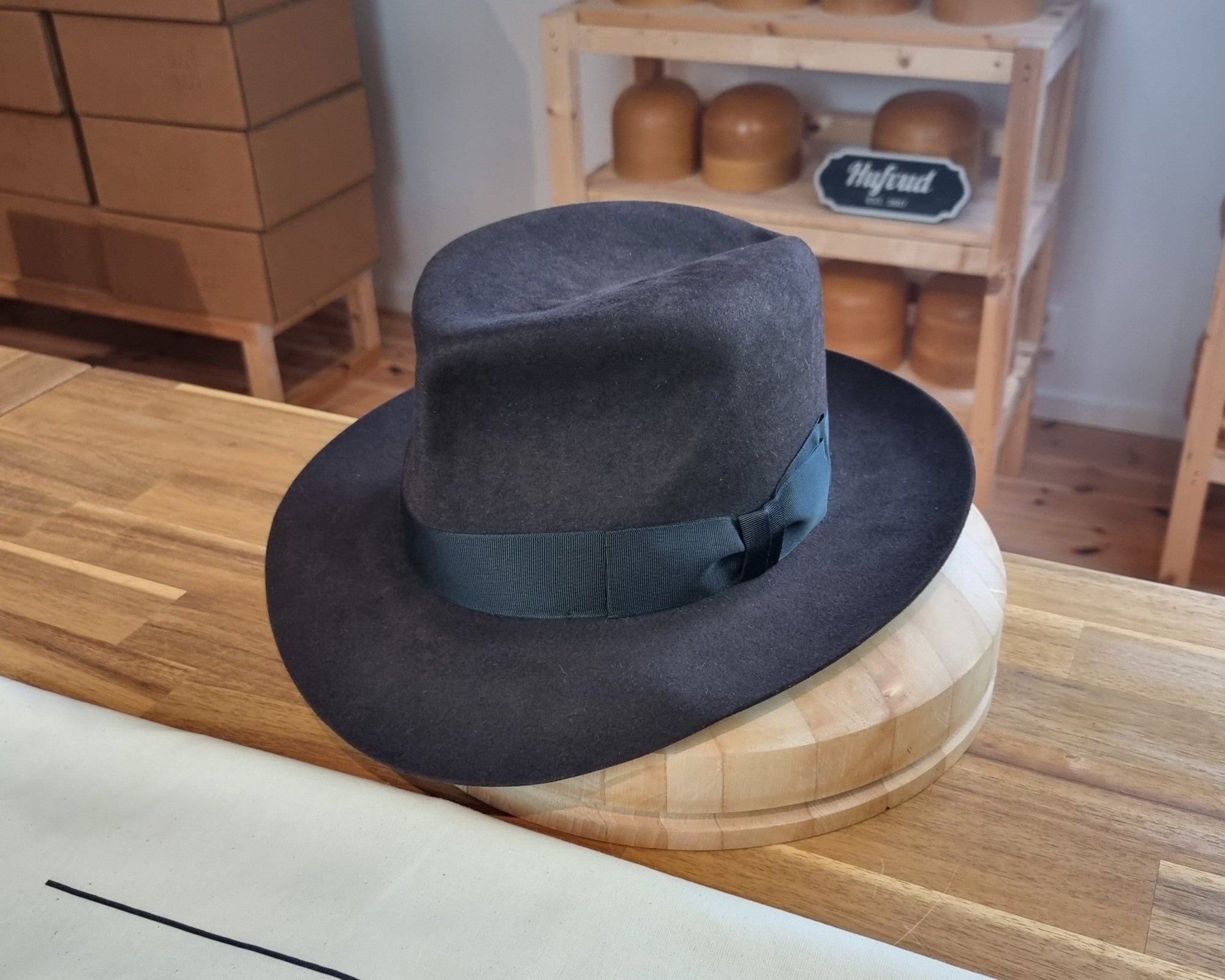 LEIFUR Adventure FEDORA | BEAVER HUNDRED | DARK BROWN COLOR LIMITED EDITION | WESTERN WEIGHT | SIZE 59, US 7 3/8 - Hufvud