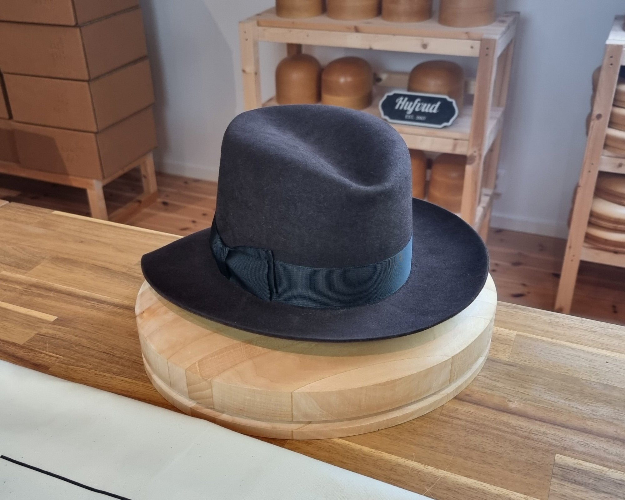 LEIFUR Adventure FEDORA | BEAVER HUNDRED | DARK BROWN COLOR LIMITED EDITION | WESTERN WEIGHT | SIZE 59, US 7 3/8 - Hufvud