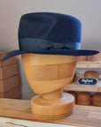 LEIFUR Adventure FEDORA | BEAVER HUNDRED | DARK NAVY BLUE COLOR | WESTERN WEIGHT | SIZE 58, US 7 1/4 - Hufvud