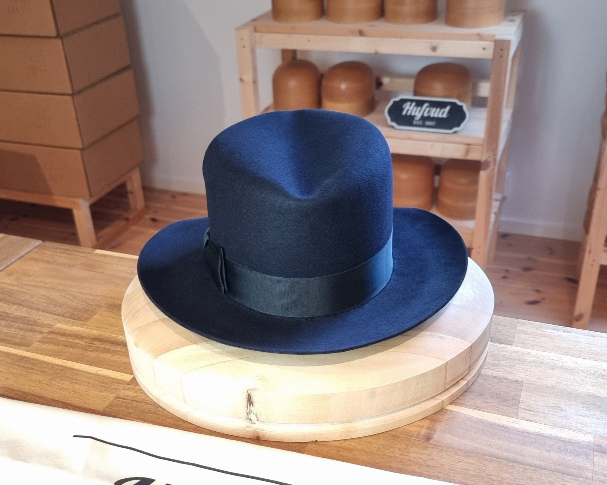 LEIFUR Adventure FEDORA | BEAVER HUNDRED | DARK NAVY BLUE COLOR | WESTERN WEIGHT | SIZE 58, US 7 1/4 - Hufvud