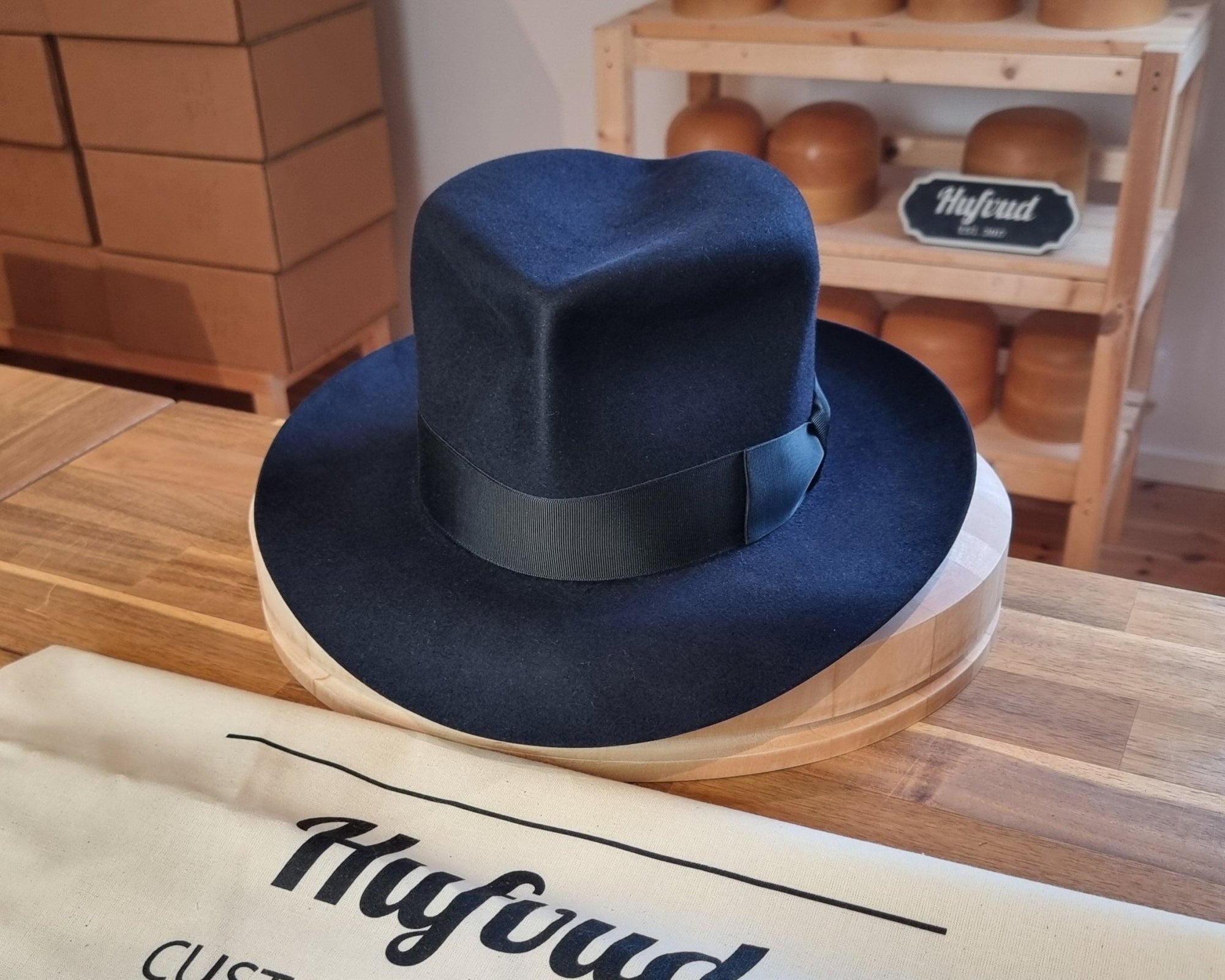LEIFUR Adventure FEDORA | BEAVER HUNDRED | DARK NAVY BLUE COLOR | WESTERN WEIGHT | SIZE 58, US 7 1/4 - Hufvud
