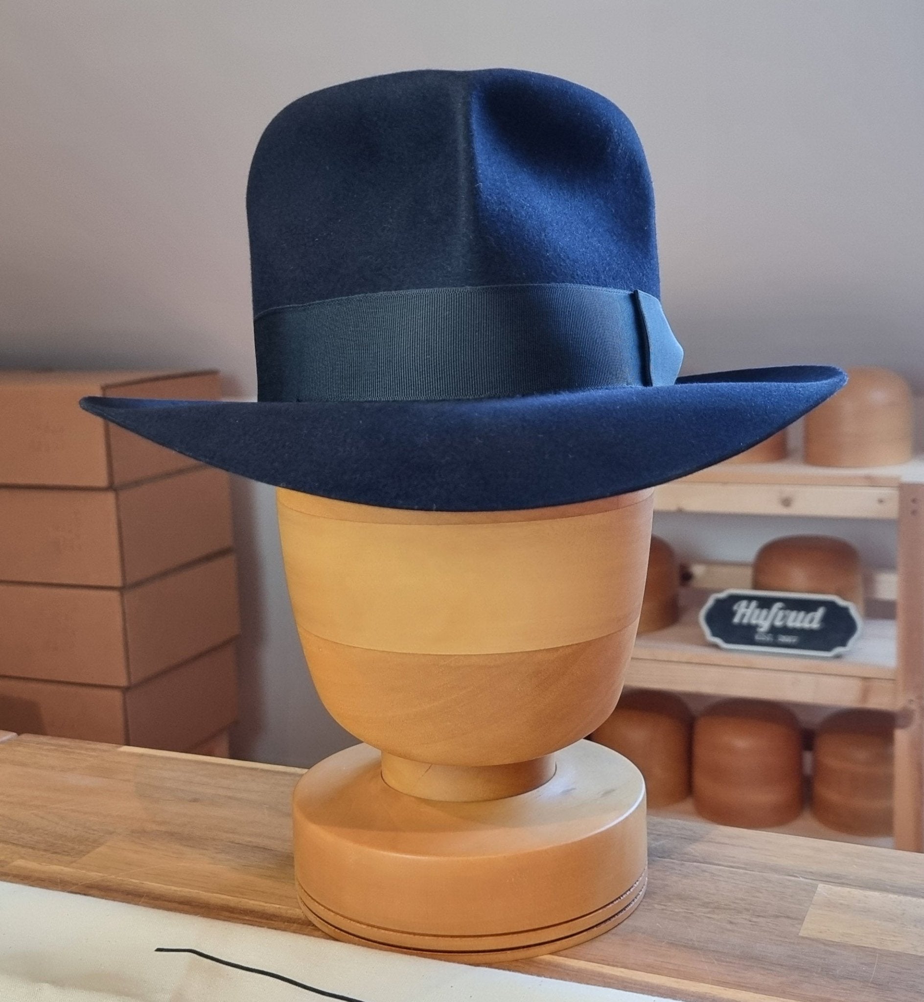 LEIFUR Adventure FEDORA | BEAVER HUNDRED | DARK NAVY BLUE COLOR | WESTERN WEIGHT | SIZE 58, US 7 1/4 - Hufvud