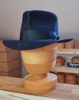LEIFUR Adventure FEDORA | BEAVER HUNDRED | DARK NAVY BLUE COLOR | WESTERN WEIGHT | SIZE 58, US 7 1/4 - Hufvud