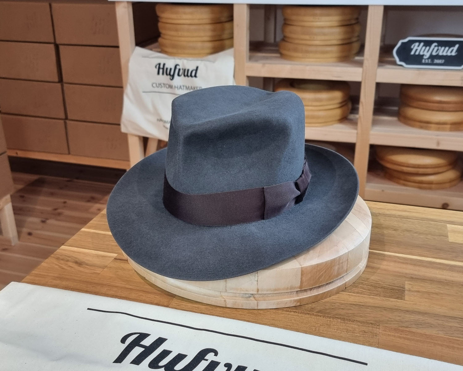 LEIFUR Adventure FEDORA | BEAVER TWENTY | CHARCOAL COLOR | WESTERN WEIGHT | SIZE 59, US 7 3/8 - Hufvud