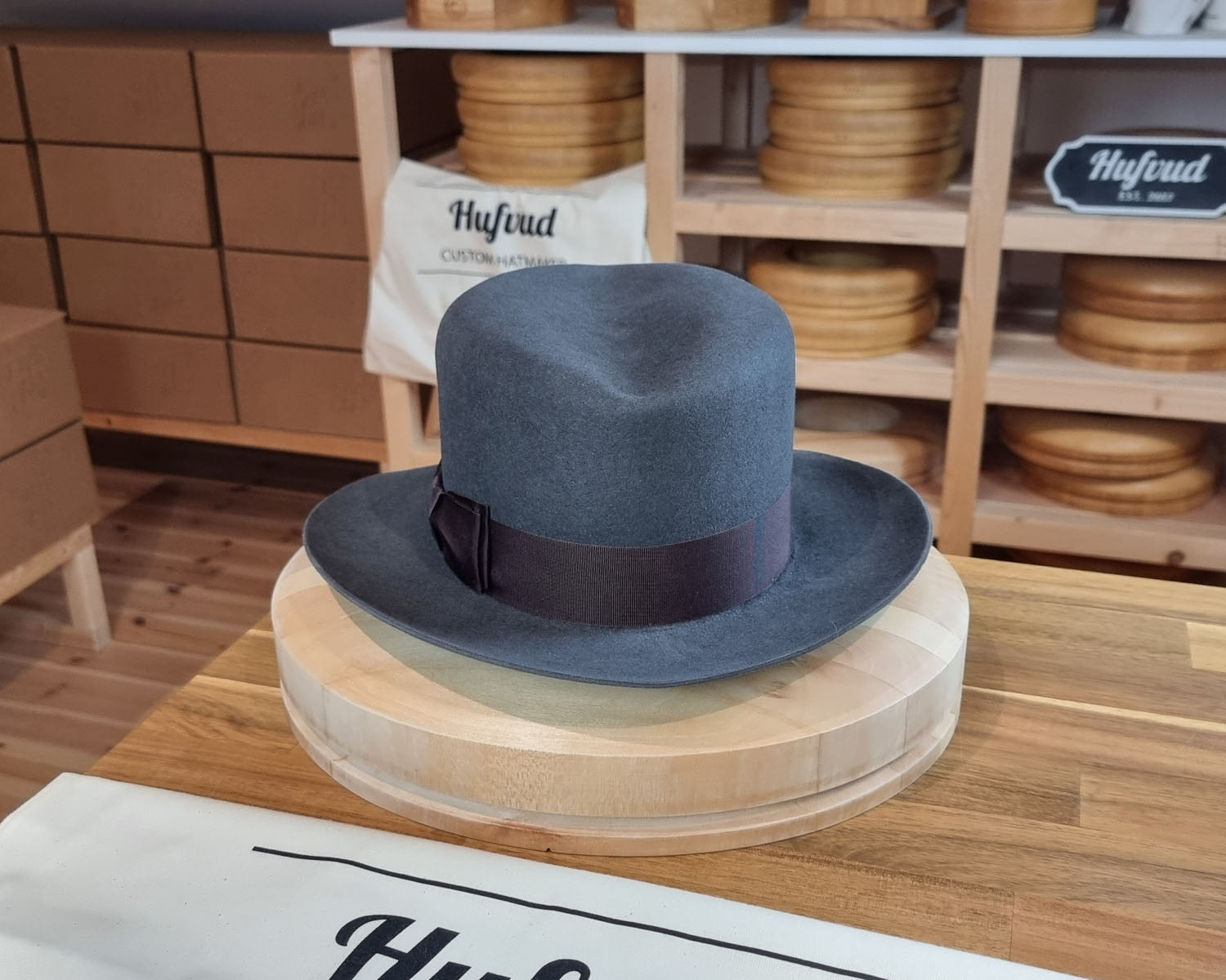 LEIFUR Adventure FEDORA | BEAVER TWENTY | CHARCOAL COLOR | WESTERN WEIGHT | SIZE 59, US 7 3/8 - Hufvud