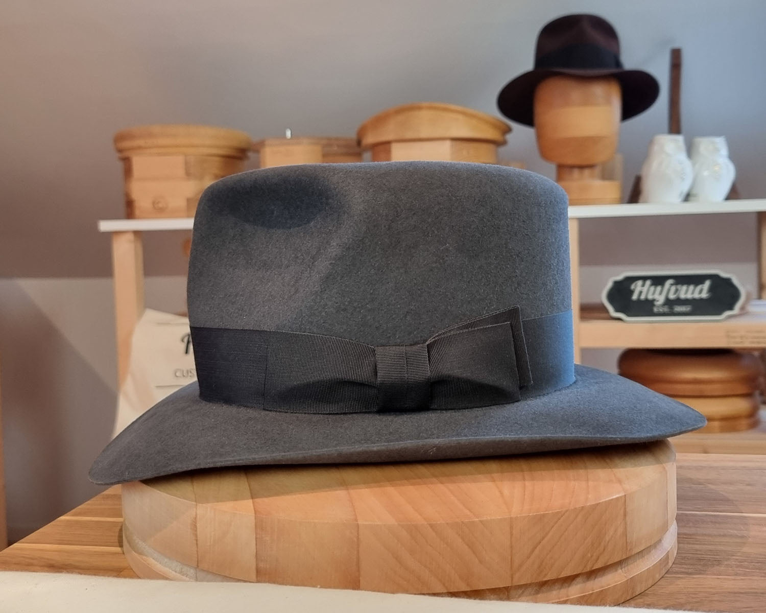 LEIFUR Adventure FEDORA | BEAVER TWENTY | CHARCOAL COLOR | WESTERN WEIGHT | SIZE 61, US 7 5/8 - Hufvud