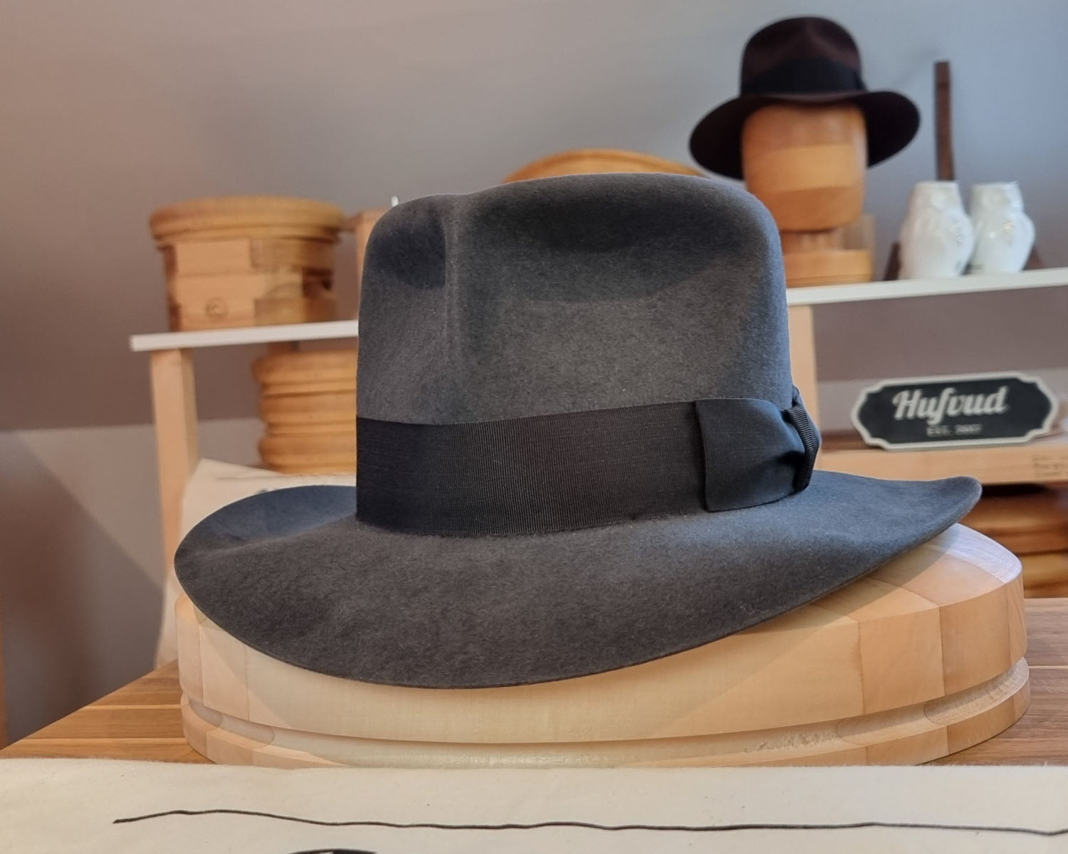 LEIFUR Adventure FEDORA | BEAVER TWENTY | CHARCOAL COLOR | WESTERN WEIGHT | SIZE 61, US 7 5/8 - Hufvud